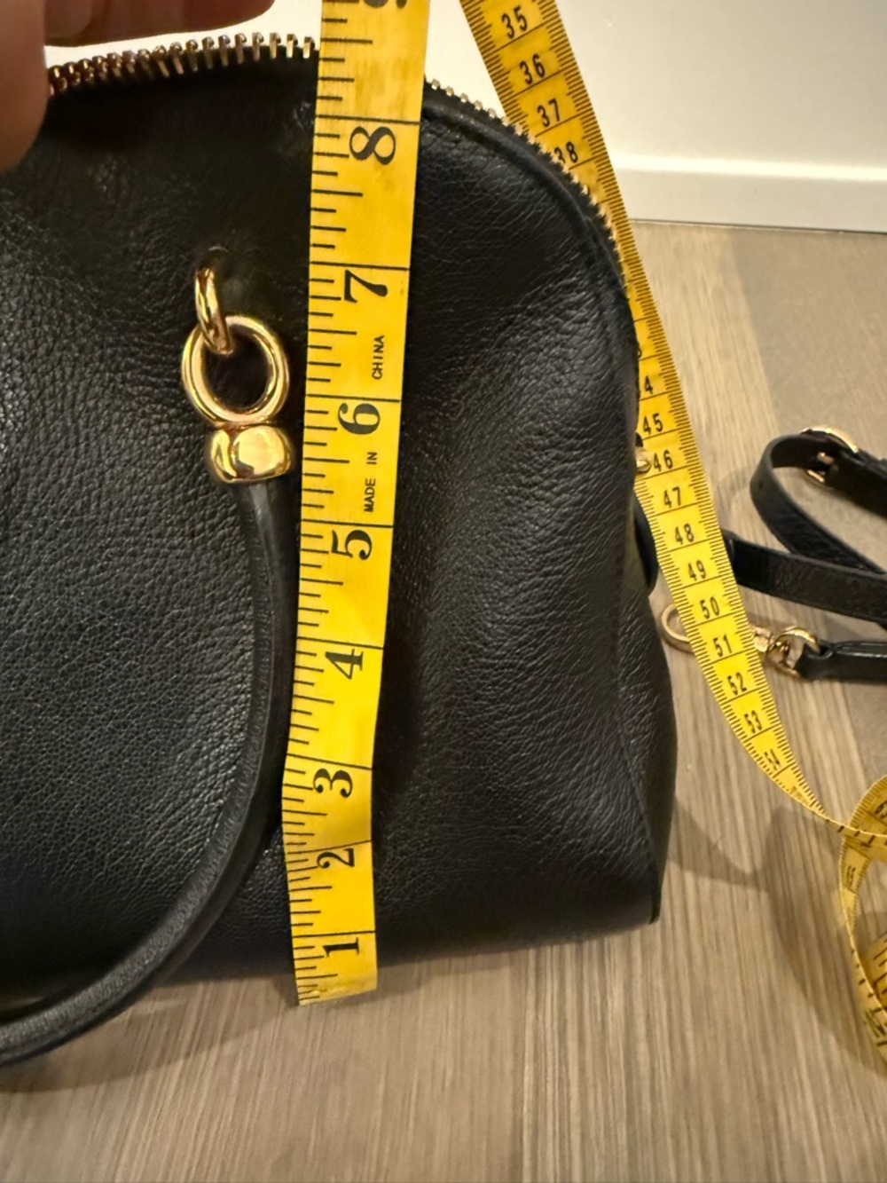 Tod’s Black Leather Dome Handbag with Gold Hardware - Picture 14 of 17